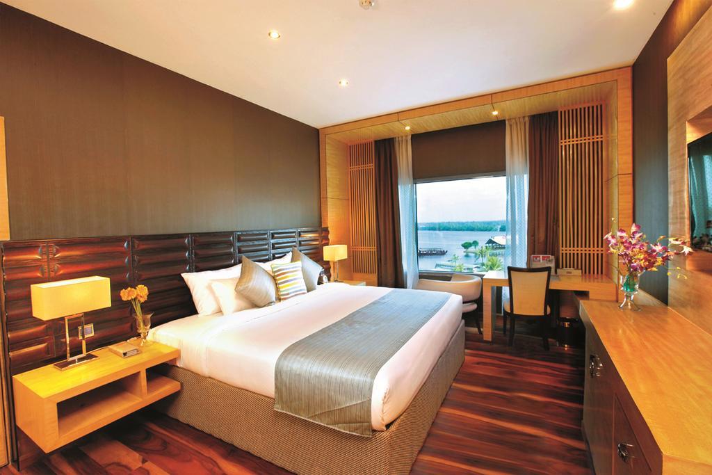 Ramada By Wyndham Alleppey Alappuzha Exterior foto